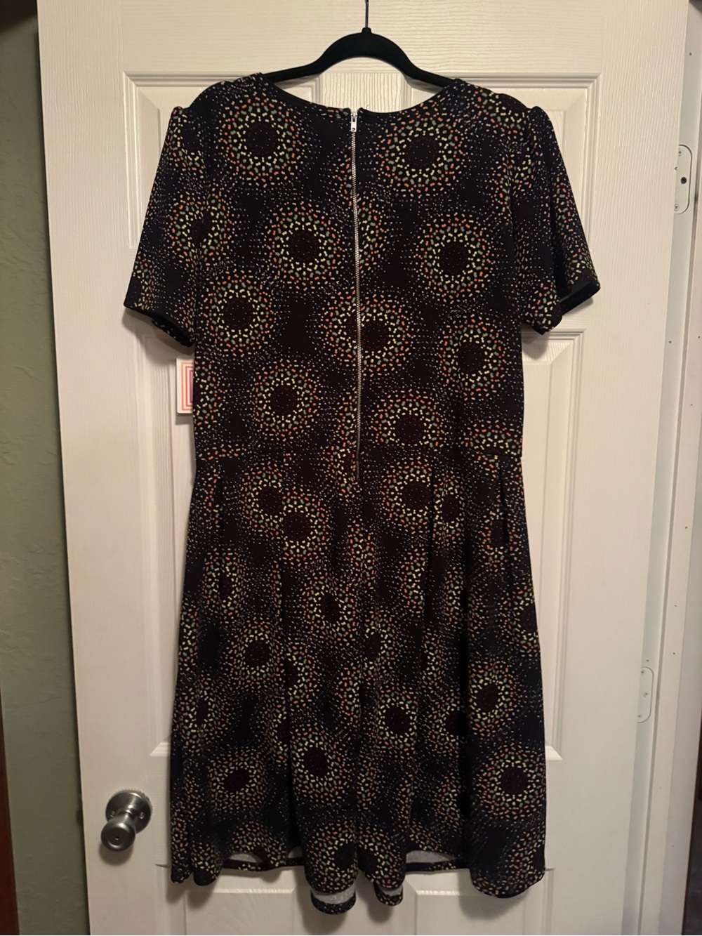NWT LuLaRoe Sz 3XL Amelia Short Sleeve Black Circle-Print Fit & Flare Dress - Picture 7 of 10